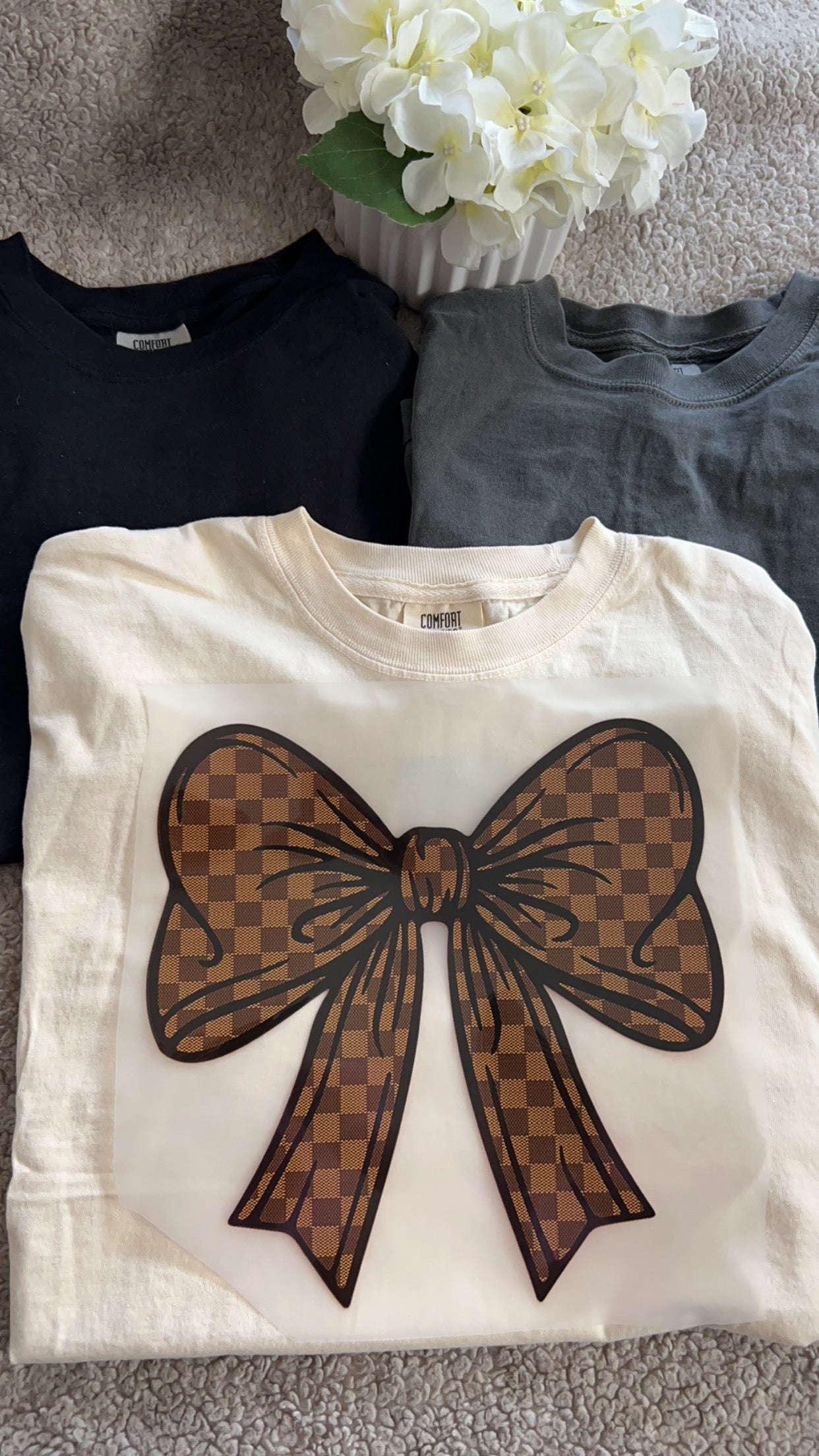 Checkered bow